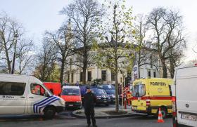 ENVELOPES COM PÓ BRANCO FAZEM MONTAR PERÍMETRO DE SEGURANÇA NA GRANDE MESQUITA DE BRUXELAS