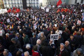 MAIS DE METADE DOS ESPANHÓIS É CONTRA O ENVOLVIMENTO DO SEU PAÍS NA SÍRIA – SONDAGEM