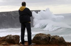 BRAGANÇA, FARO E AÇORES SOB AVISO AMARELO DEVIDO À AGITAÇÃO MARÍTIMA, NEVOEIRO E CHUVA