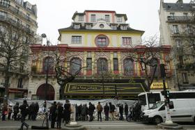 PARIS/ATENTADOS: BATACLAN, ONDE MORRERAM 90 PESSOAS, PODE REABRIR EM 2016