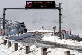 MAU TEMPO: ACESSOS À SERRA DA ESTRELA FECHADOS AO TRÂNSITO DEVIDO À NEVE