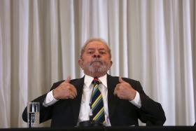 LULA DEFENDE DILMA E DIZ QUE QUER ESPANTAR O “MAU HUMOR” DOS BRASILEIROS