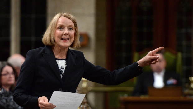 Peggy Nash durante o período de perguntas na Câmara dos Comuns, em Otava, quinta-feira, 4 de junho de 2015. The Canadian Press / Sean Kilpatrick