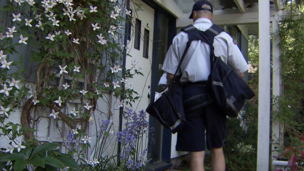 TRABALHADORES DA CANADA POST APRESENTAM NOVA PROPOSTA E NÃO FAZEM GREVE ANTES DE QUARTA-FEIRA