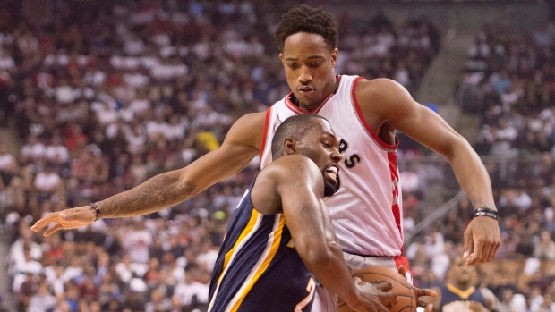 DEMAR DEROZAN FICA NOS RAPTORS