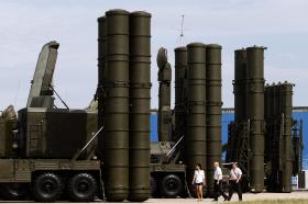 RÚSSIA INSTALOU NA CRIMEIA SISTEMAS DE DEFESA ANTIMÍSSIL S-400 – EXÉRCITO