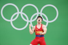 RIO2016: HALTEROFILISTA CHINÊS LONG QINGQUAN CONQUISTA OURO E RECORDE DO MUNDO NOS 56 KG