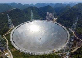 MAIOR RADIOTELESCÓPIO DO MUNDO COMEÇA A OPERAR NO SUDOESTE DA CHINA