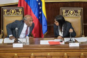 TODOS OS PODERES PÚBLICOS FICAM SUBORDINADOS À ASSEMBLEIA CONSTITUINTE DA VENEZUELA