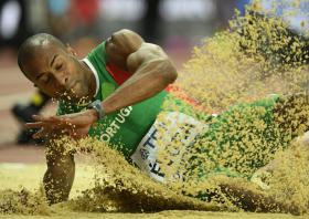 NELSON ÉVORA CONQUISTA BRONZE NO TRIPLO SALTO NOS MUNDIAIS DE ATLETISMO