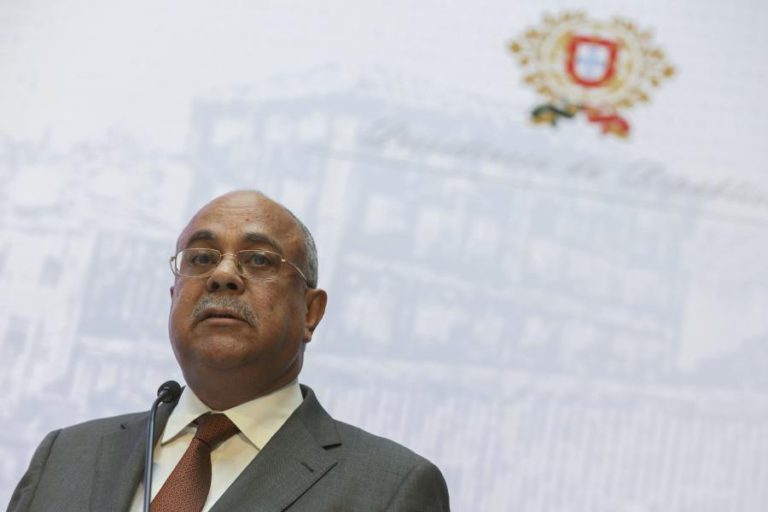 MINISTRO ANGOLANO FALA DE “NEGOCIATAS” EM PRIVATIZAÇÕES NO GOVERNO ANTERIOR