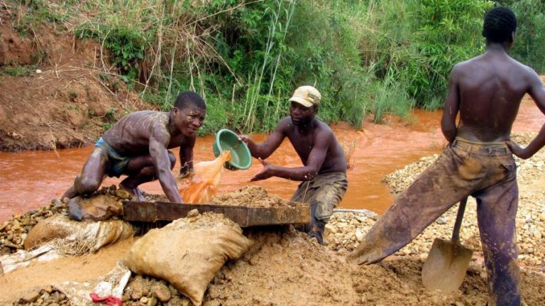 GOVERNO MOÇAMBICANO VAI REALIZAR PRIMEIRO CENSO DE MINERAÇÃO ARTESANAL