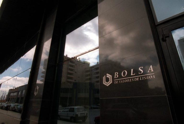 BOLSA DE LISBOA INICIA SESSÃO A SUBIR 0,39%