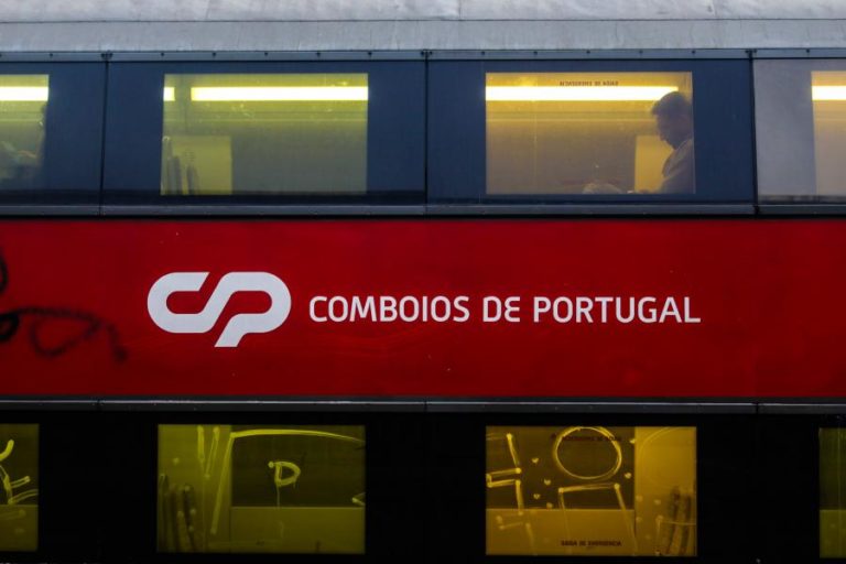 CP SABIA DO AMIANTO NAS CARRUAGENS COMPRADAS À RENFE E FICAM LIMPAS ATÉ DEZEMBRO