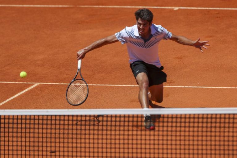 ROLAND GARROS: JOÃO DOMINGUES ELIMINADO NA PRIMEIRA RONDA DA QUALIFICAÇÃO