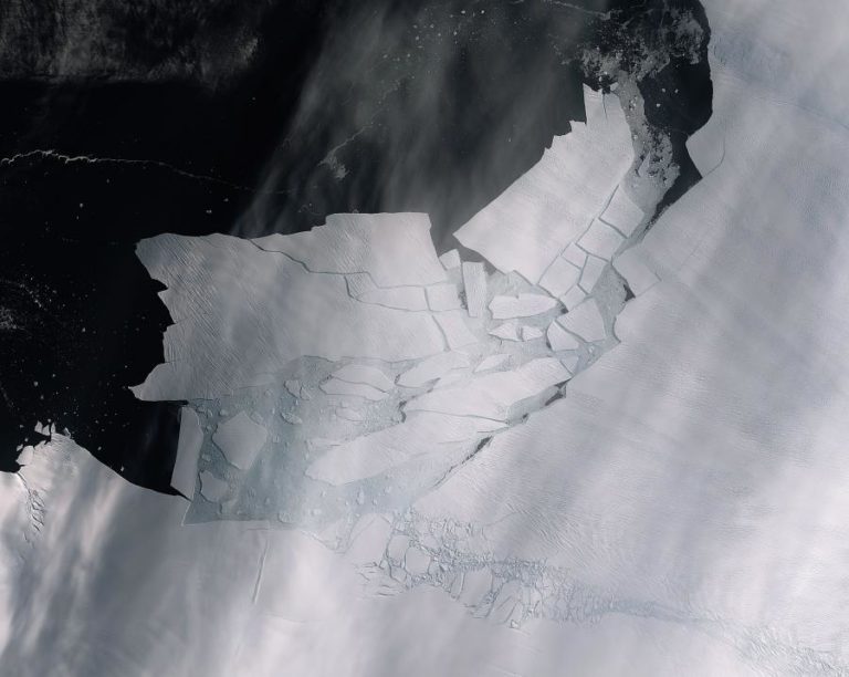 PARTE DA CALOTA POLAR DA GRONELÂNDIA ROMPEU-SE NO NORDESTE DO ÁRTICO