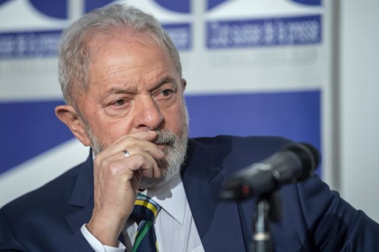 LULA DEFENDE BOLSONARO EM CASO EM QUE PR É ACUSADO DE INTERFERIR NA POLÍCIA