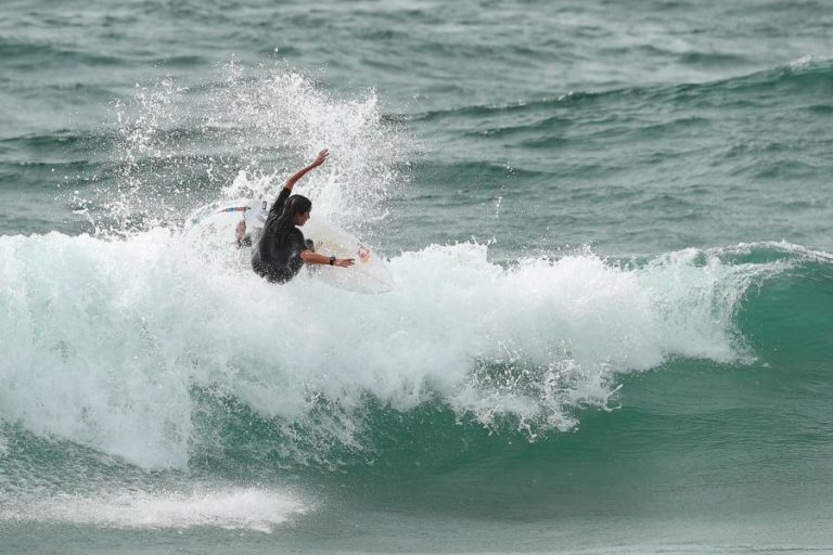 TERESA BONVALOT SAGRA-SE CAMPEÃ NACIONAL DE SURF