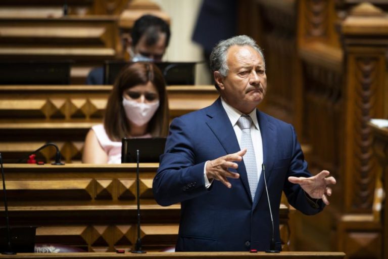 ADÃO SILVA OFICIALIZA CANDIDATURA À LIDERANÇA DA BANDADA DO PSD E QUER UNIR DEPUTADOS