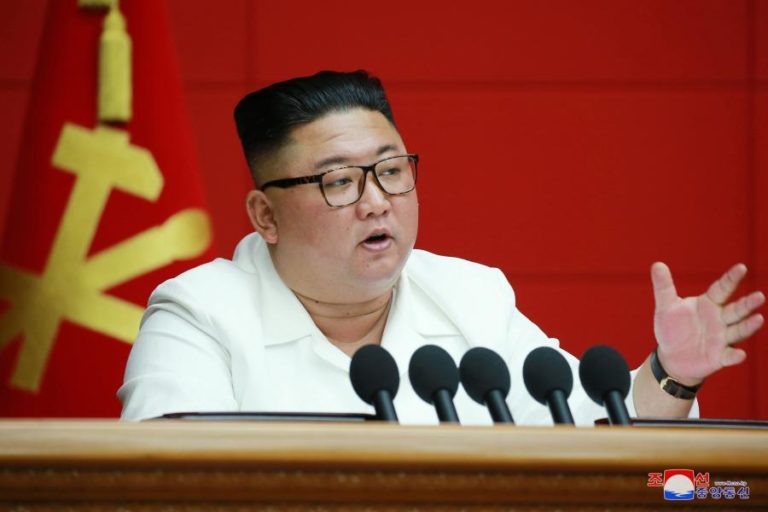 DONALD TRUMP DIZ QUE KIM JONG-UN EXPÔS O CORPO DECAPITADO DO TIO