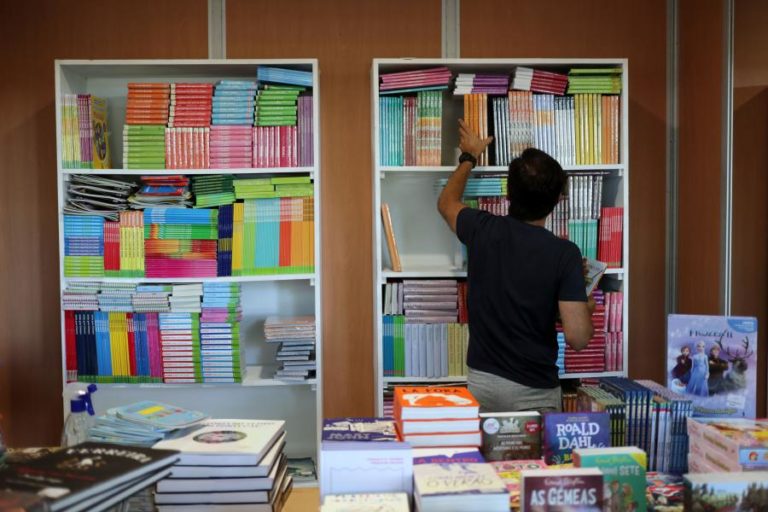 FEIRA DO LIVRO DO PORTO RECEBEU CERCA DE 100 MIL VISITANTES EM ANO DE PANDEMIA