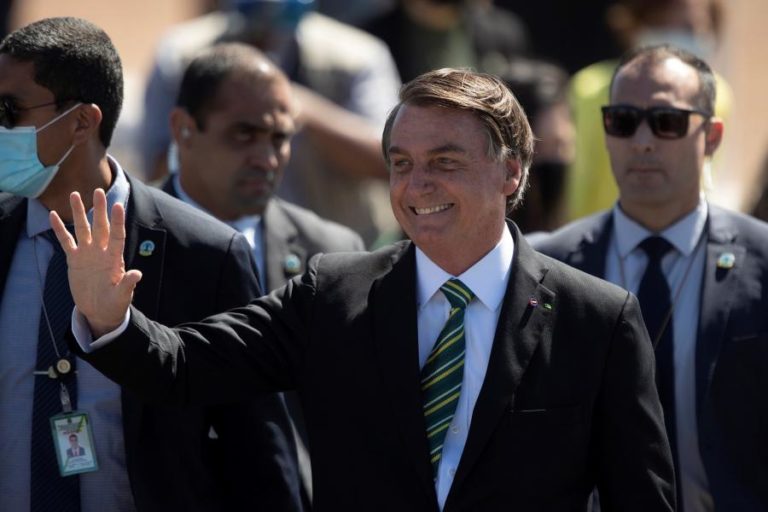 BOLSONARO DIZ QUE BRASIL É VÍTIMA DE CAMPANHA BRUTAL DE DESINFORMAÇÃO SOBRE AMAZÓNIA