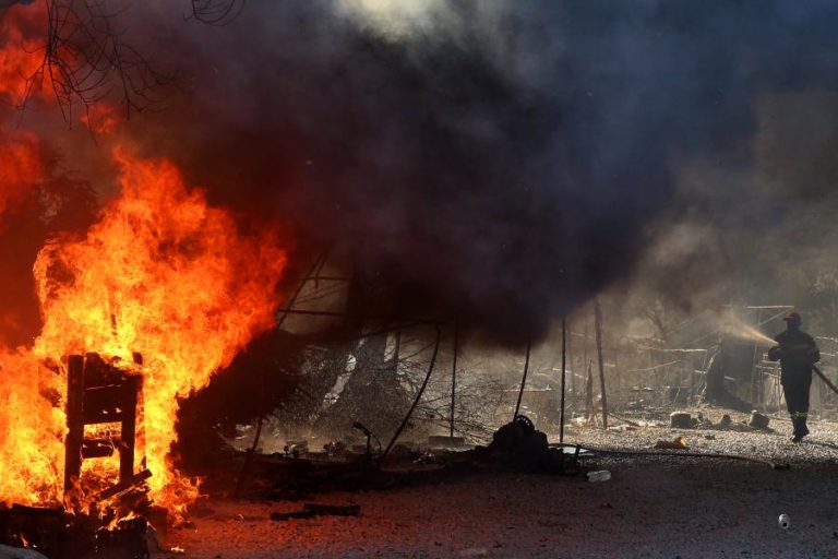 CINCO MIGRANTES DETIDOS POR INCÊNDIO NO CAMPO DE MORIA