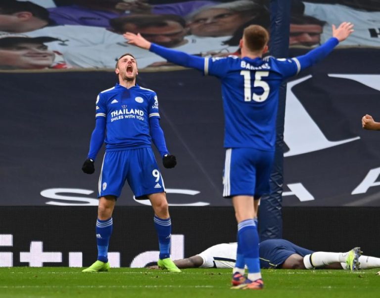 LEICESTER VENCE TOTTENHAM E ISOLA-SE NA VICE-LIDERANÇA DA ‘PREMIER LEAGUE’