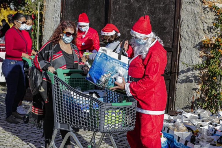 ‘PADRINHOS’ SATISFAZEM PEDIDOS DE NATAL DE CRIANÇAS CARENCIADAS DE FARO