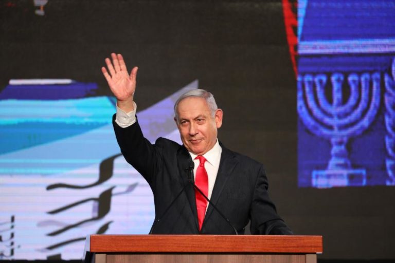 Israel/Eleições: Netanyahu à frente, mas sem maioria