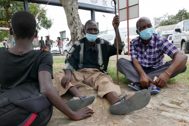 Moçambique/Ataques: Quase cego, Estevão enfrentou o mato durante sete dias de fome