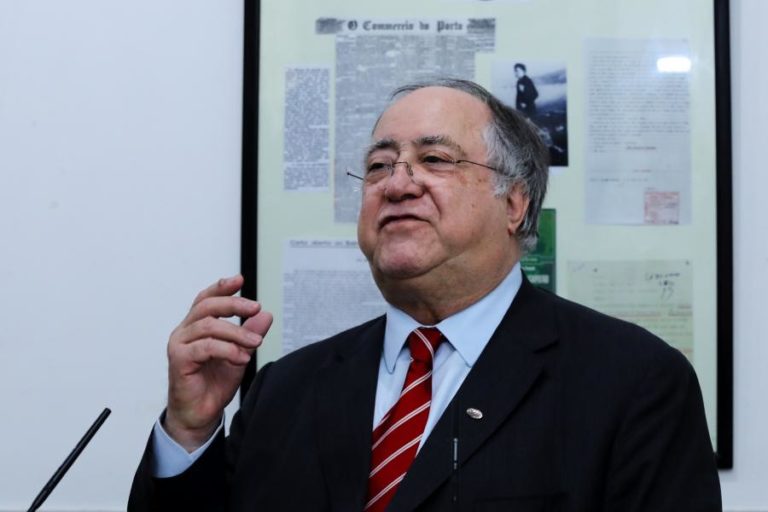 Vasco Lourenço saúda Constituição, “tábua de salvação da democracia e Estado de Direito”