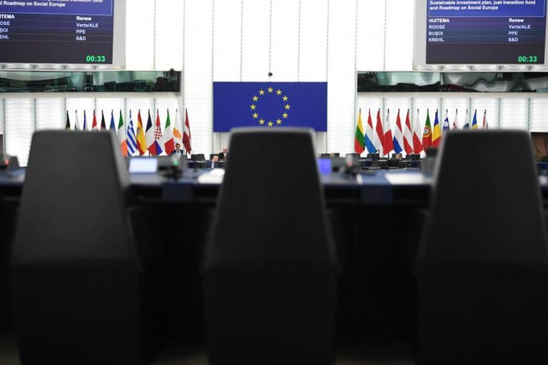 UE/Presidência: Resposta europeia à crise é “insuficiente” – Eurodeputados