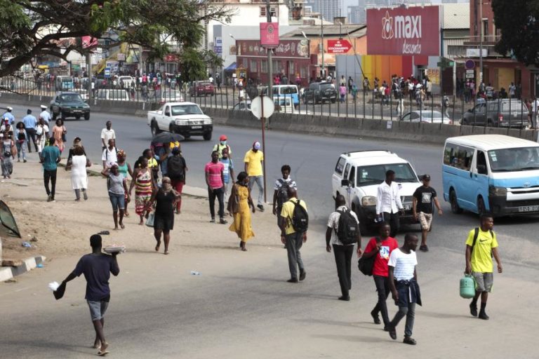 Angola simplifica licenciamento comercial em atividades de baixo risco