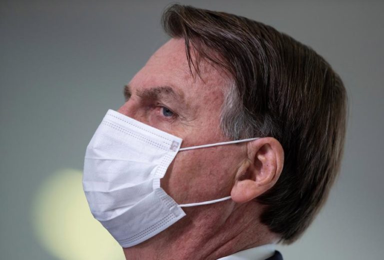 Covid-19: Bolsonaro gastou 350 mil euros em férias durante a pandemia – deputado