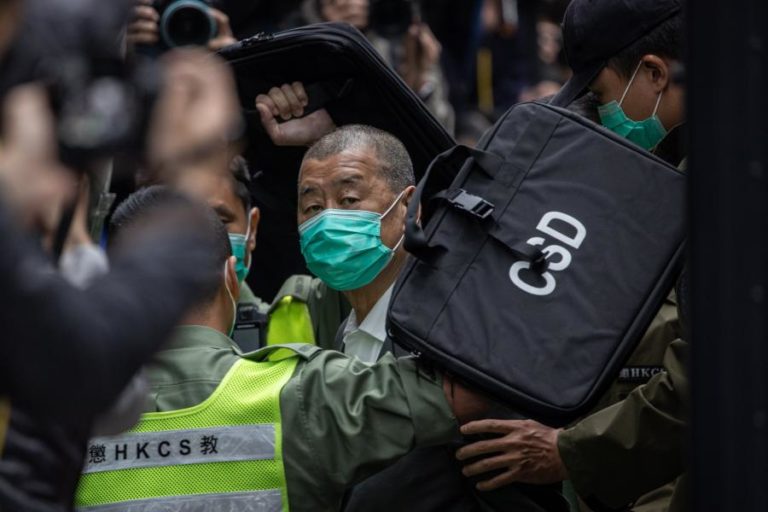 Magnata da imprensa Jimmy Lai condenado a um ano de prisão em Hong Kong