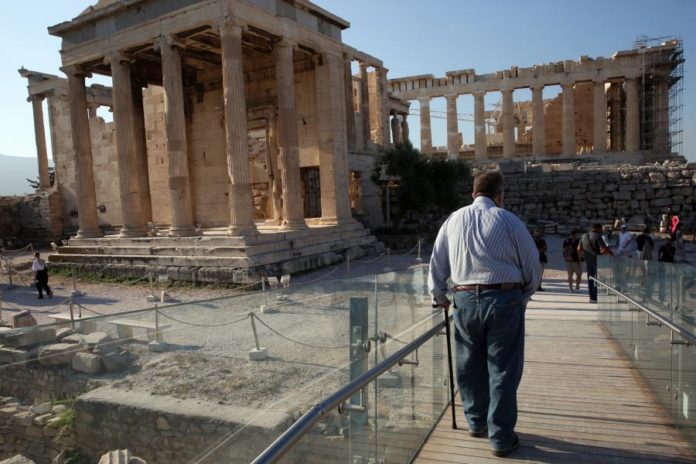 Acrópole de Atenas fecha ao público durante a tarde devido ...