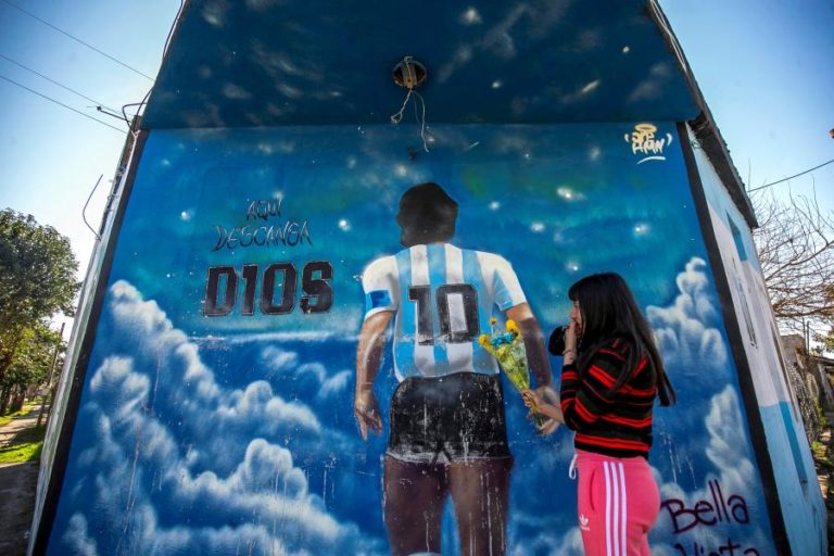 Argentinos vão parar em homenagem ao aniversário de Maradona