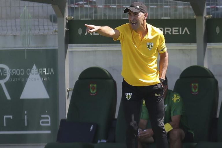 Treinador de Tondela admite “jogo difícil” em casa do Arouca