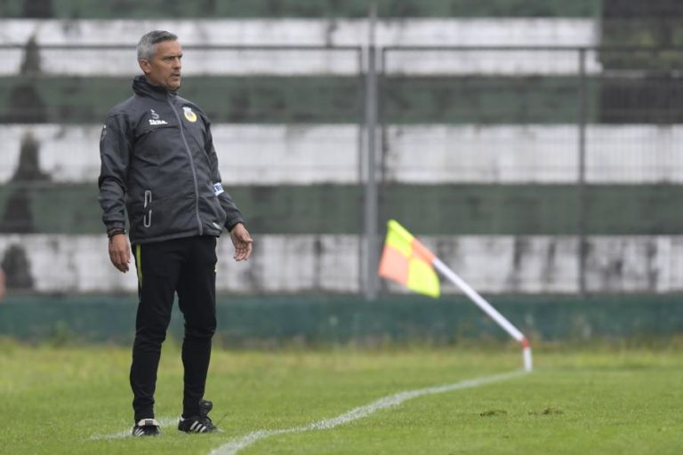 Treinador do Arouca nega pressão e elogia evolução antes de receção ao Tondela