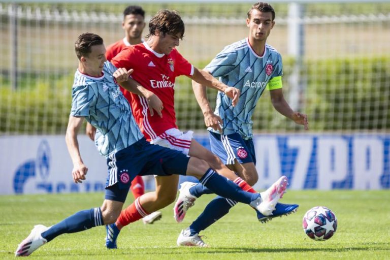 LC: Paulo Bernardo é a novidade na convocatória do Benfica para Munique