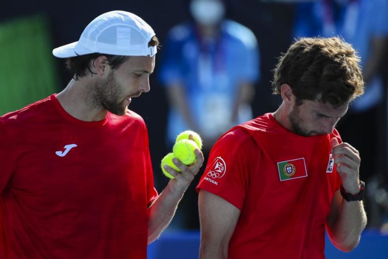 Tenistas João Sousa e Pedro Sousa sobem em ranking liderado por Djokovic