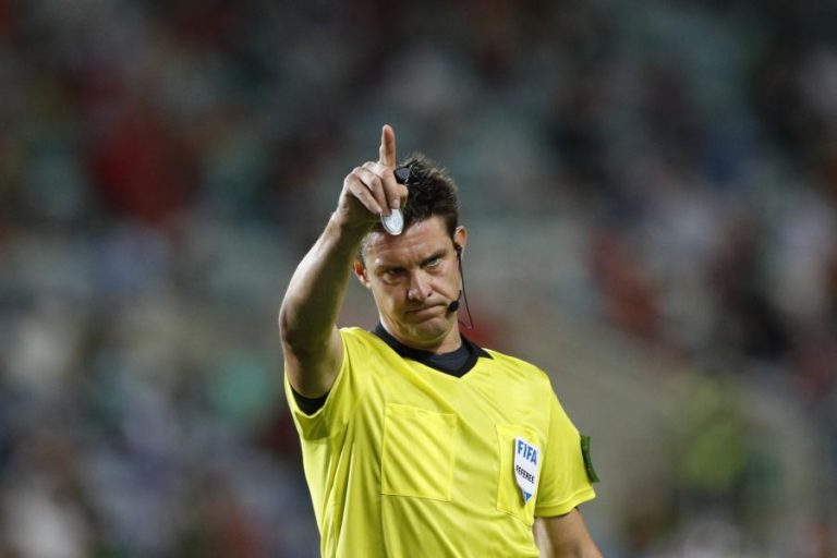 LE: Esloveno Matej Jug arbitra jogo entre Midtjylland e Sporting de Braga