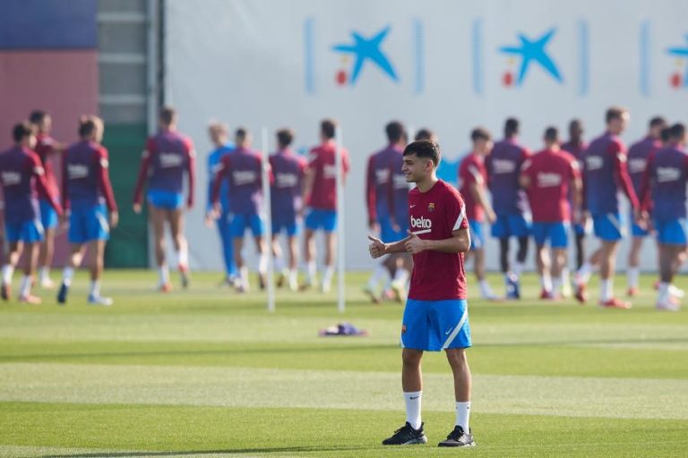 Pedri lesionado falha duelo da ‘Champions’ entre FC Barcelona e Benfica