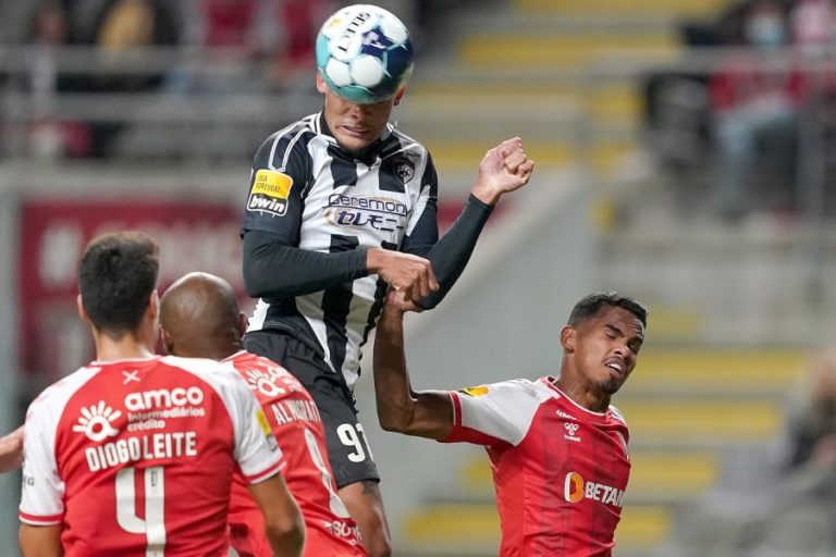 Sporting de Braga bate Portimonense com ‘bis’ de Galeno e sobe a quarto