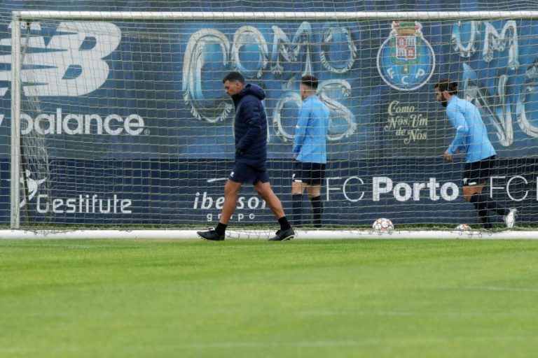 Sérgio Conceição garante que buscas no FC Porto não foram “tema no balneário”