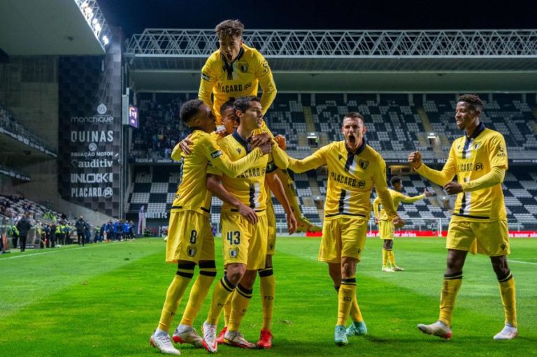 Famalicão goleia na visita ao Boavista e alcança segunda vitória no campeonato