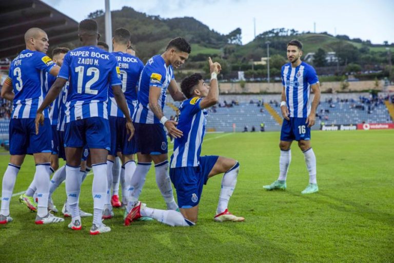 FC Porto vence Santa Clara e coloca pressão em Sporting e Benfica