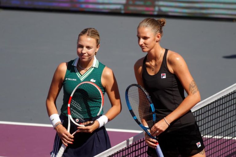 Anett Kontaveit bate Karolina Pliskova e apura-se para ‘meias’ das WTA Finals