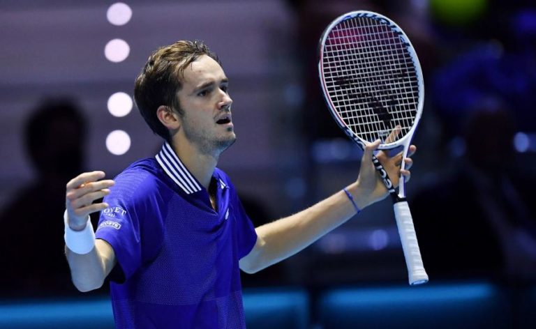 Campeão Medvedev quase nas ‘meias’ nas ATP Finals